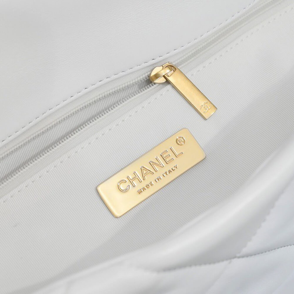 CHANEL 19 MAXI HANDBAG  (high-end grade)