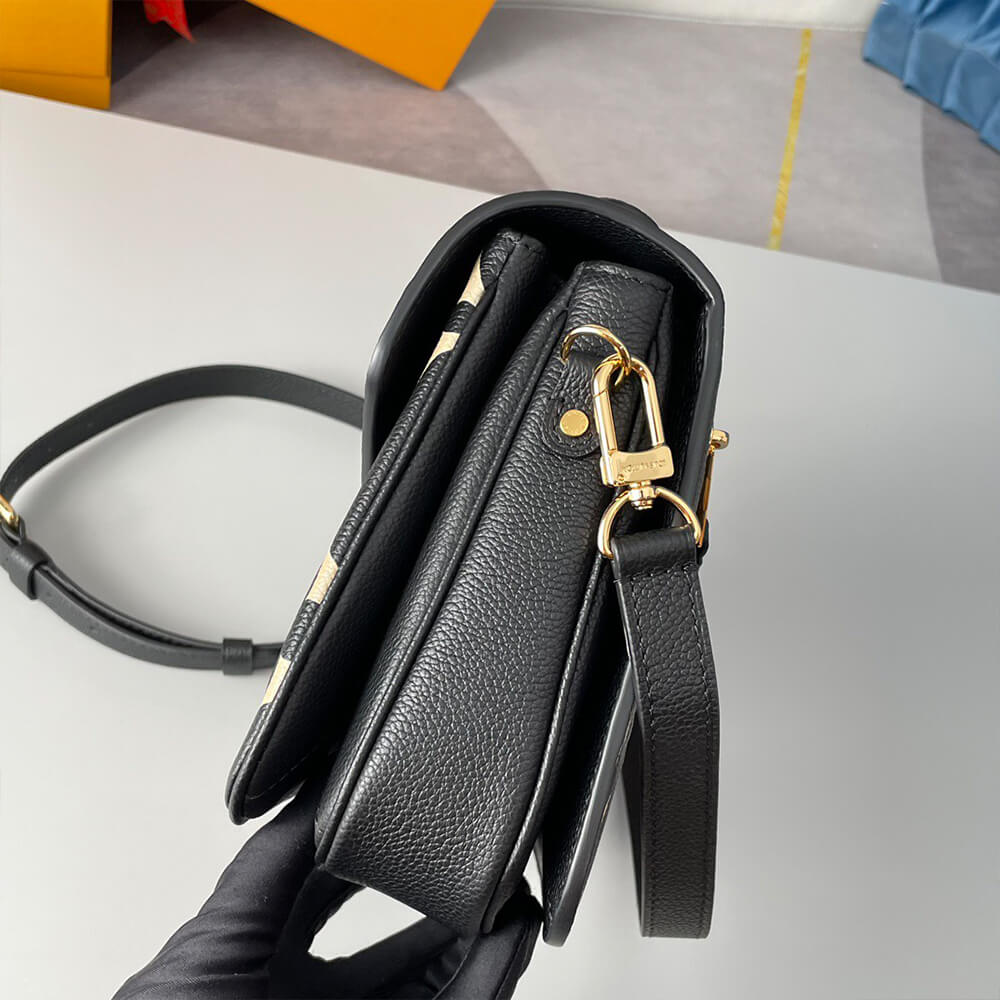 LV Pochette Metis