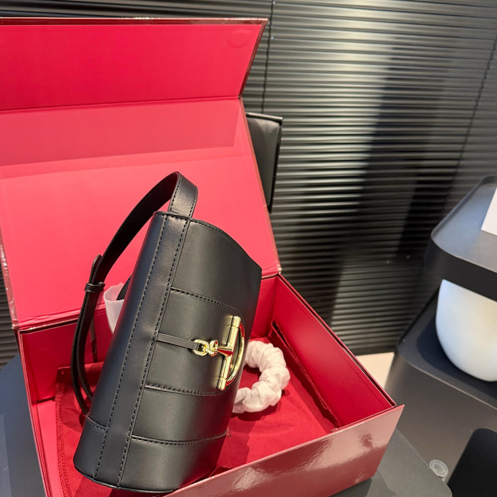 G*u*i 73 small bucket bag